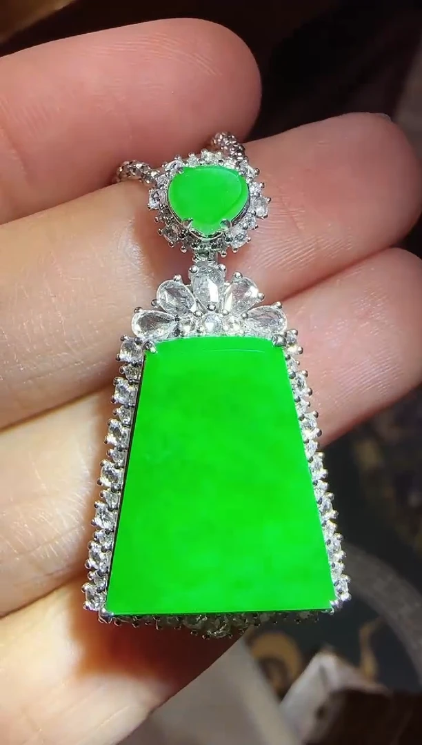 【闪购商品】翡翠吊坠(不含链)18K金镶嵌无事牌