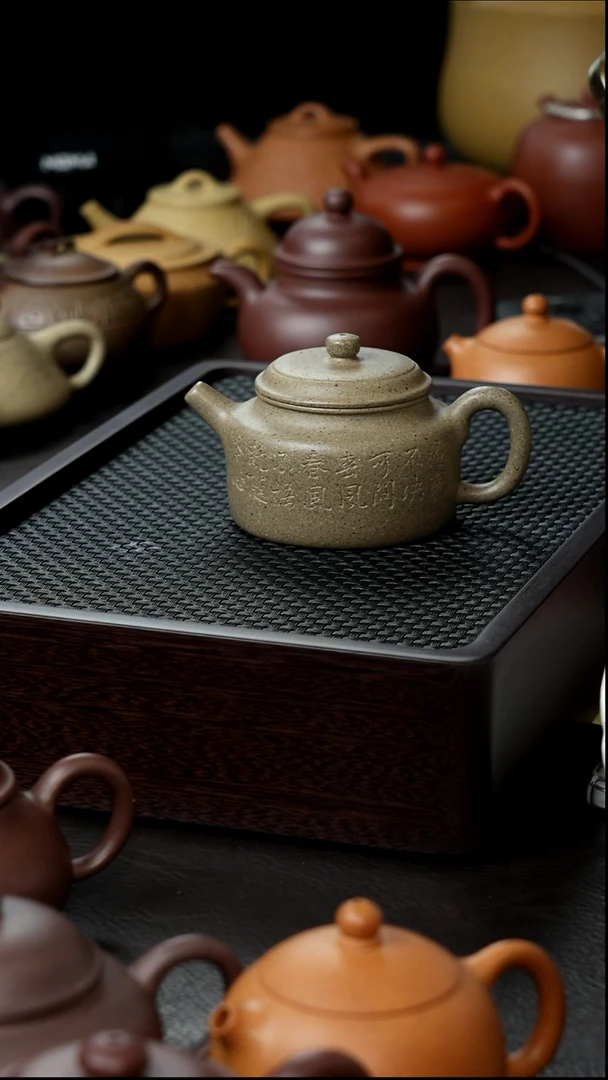 茶壶紫砂黑段德中半手130      微瑕