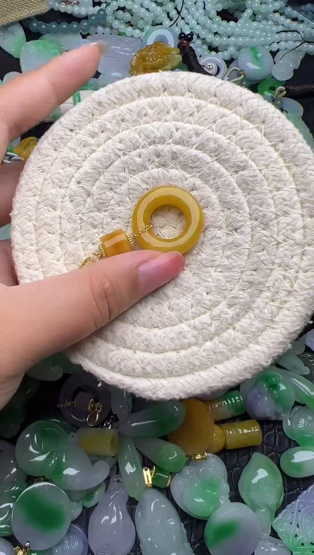 翡翠未镶嵌颈饰天然缅甸翡翠吊坠