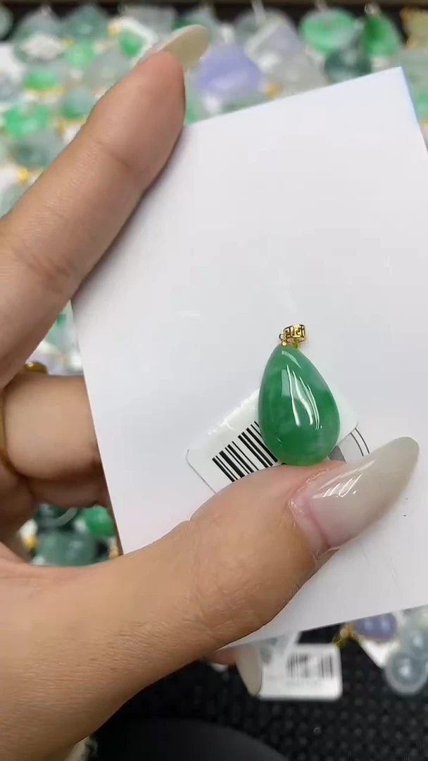 颈饰18K金镶嵌翡翠1