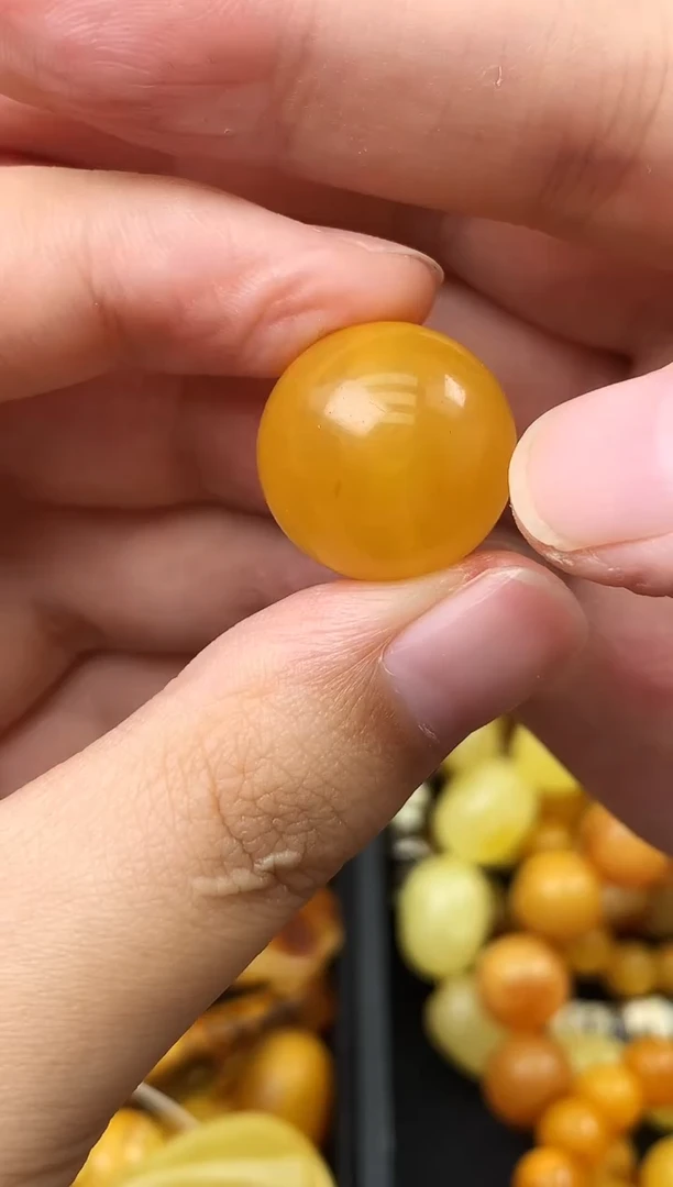 未镶嵌琥珀珠宝奇石106