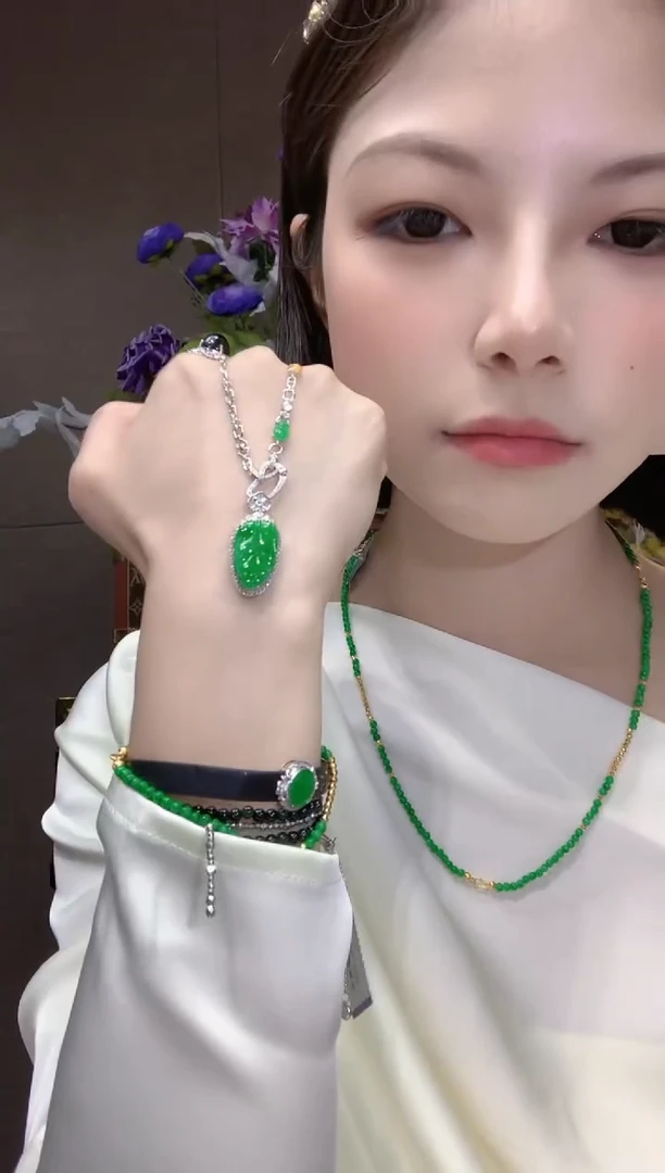 吊坠(不含链)18K金镶嵌翡翠c33