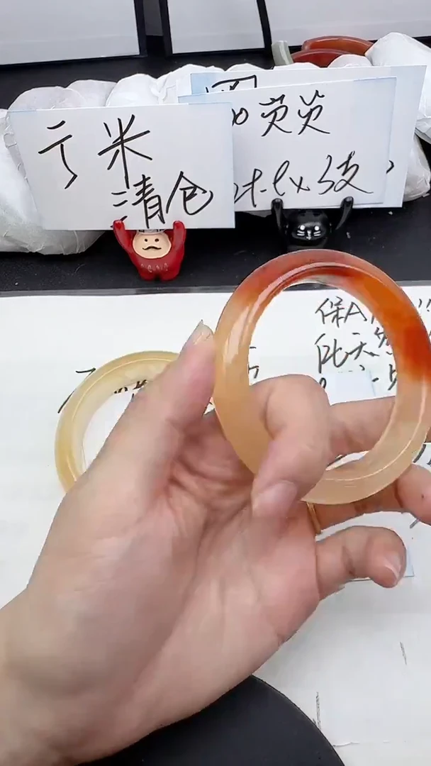 未镶嵌手镯石英质玉106/55-56