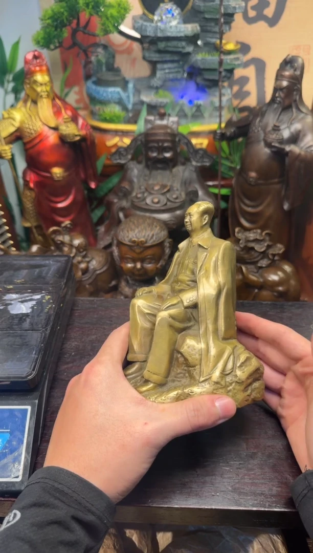 潼潼古铜只卖真铜！（黄铜坐伟人像）
