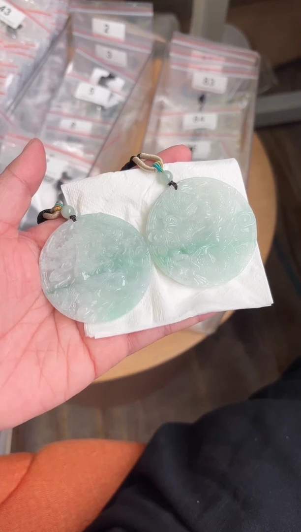 翡翠未镶嵌颈饰翡翠A货吊坠98