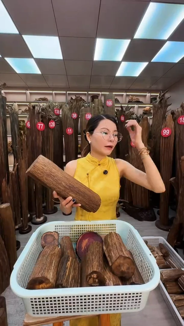 沉香碎屑沉香沉香原料摆件工艺品一百元以上带底座