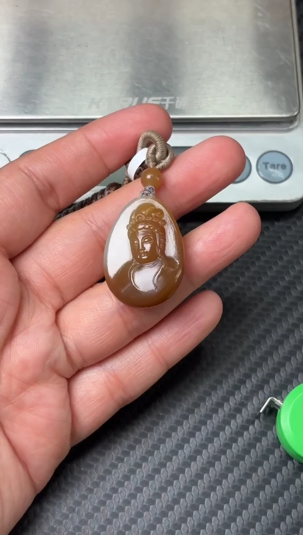 吊坠(赠链)未镶嵌和田玉若羌微色差吊坠m