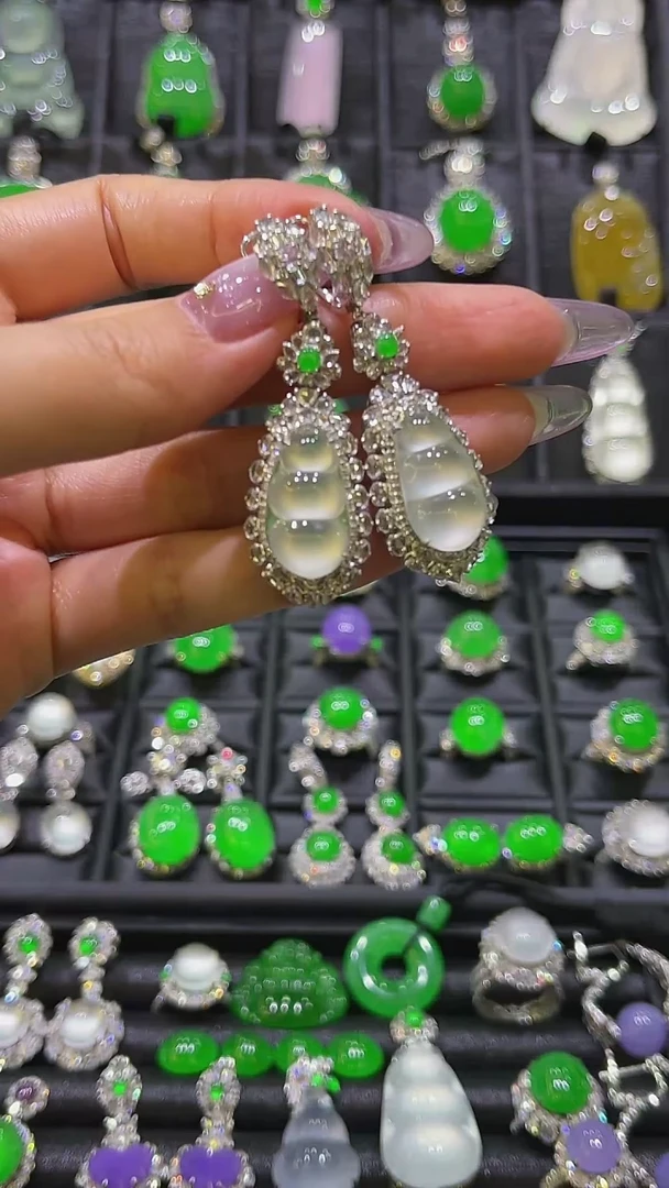 18K金镶嵌翡翠耳饰耳坠