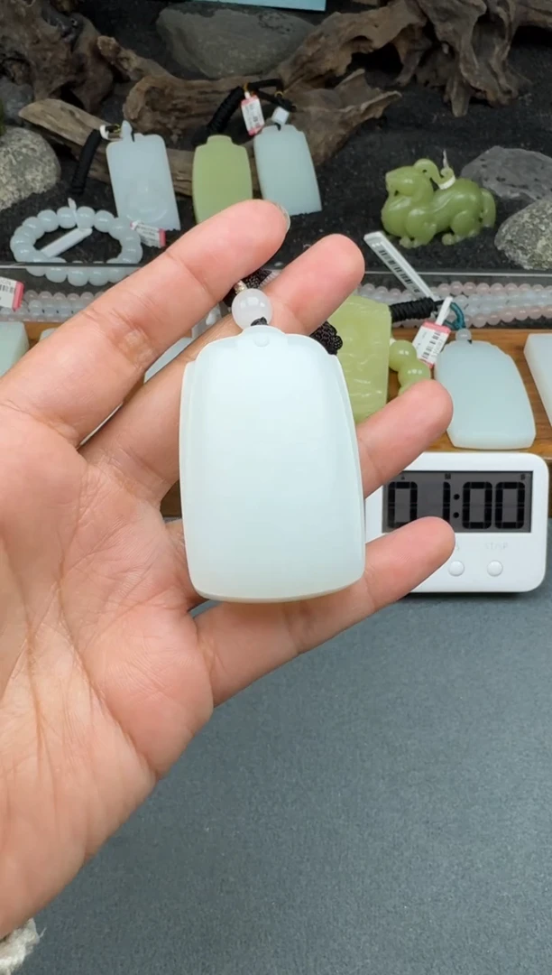 颈饰未镶嵌和田玉1