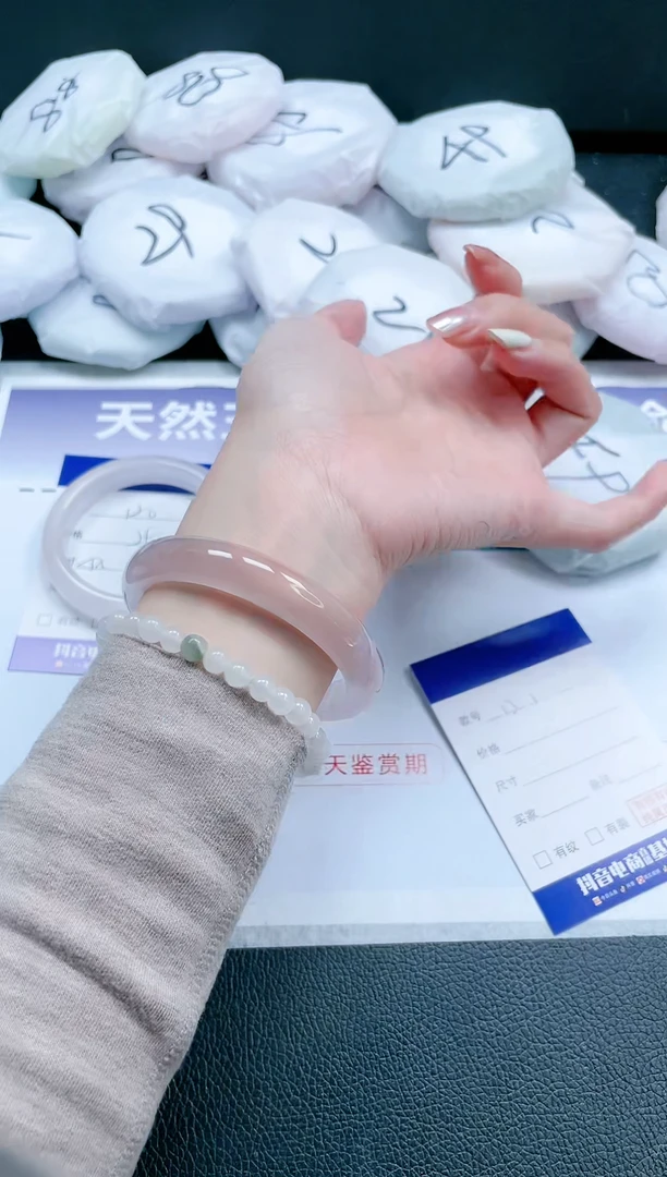【闪购商品】石英质玉手镯未镶嵌18J121-56