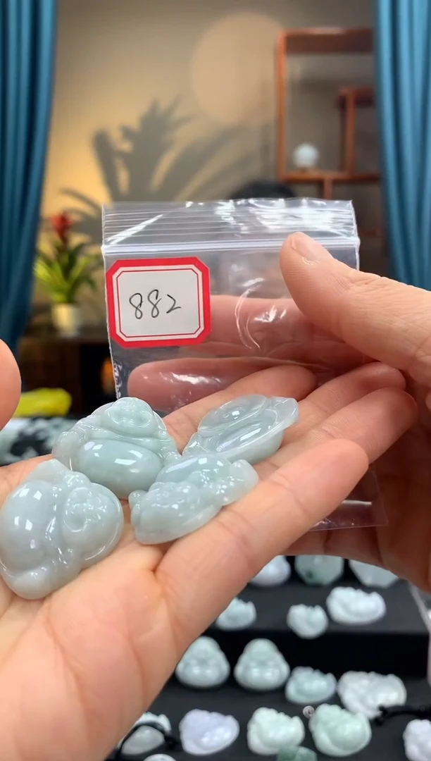 翡翠未镶嵌颈饰佛公 882多样性发一件