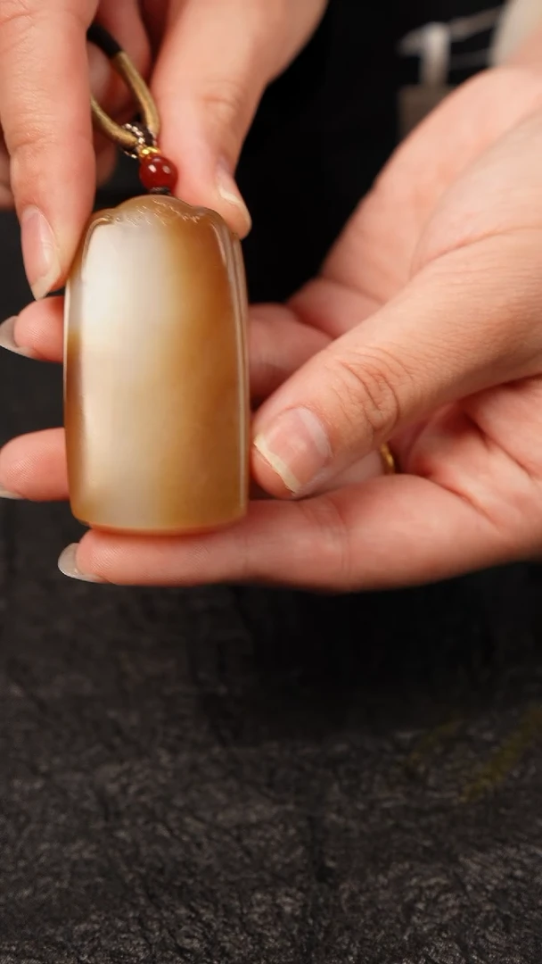 吊坠(不含链)未镶嵌和田玉（糖玉）大漠楼兰和田玉吊坠