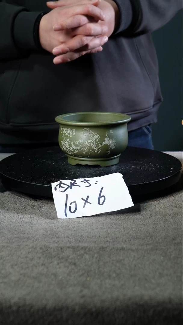 A宜兴紫砂小花盆