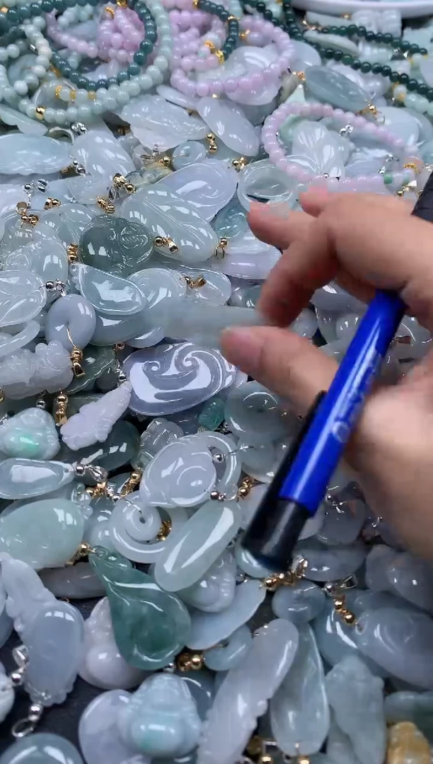 翡翠未镶嵌吊坠(不含链)9779