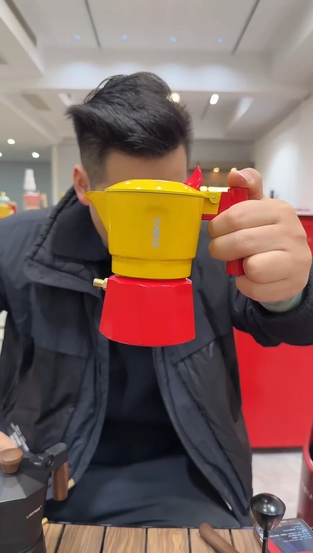 单壶 【英国TOWER】钛内胆6代双阀2杯摩卡咖啡壶【黄红】