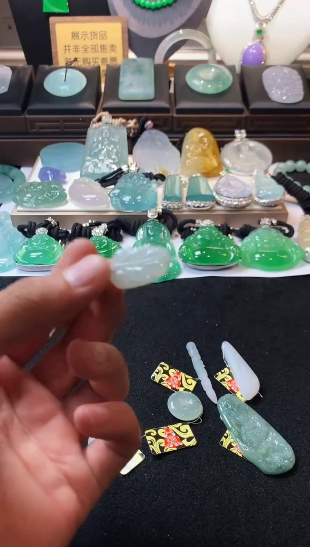 未镶嵌定制翡翠?****?  S毛货不退不换