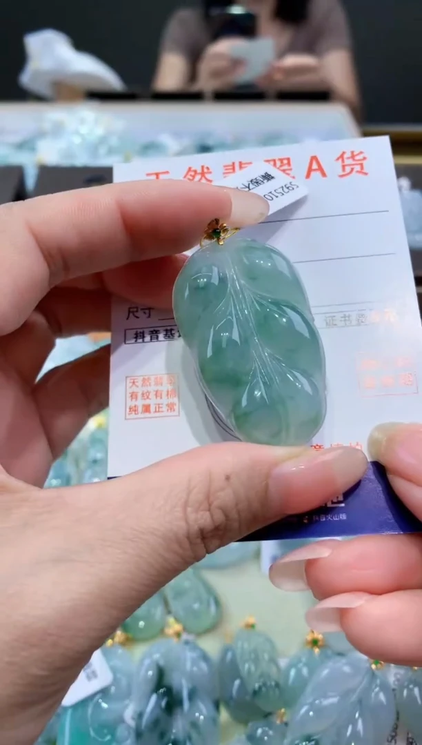 颈饰18K金镶嵌翡翠天然翡翠A货挂件