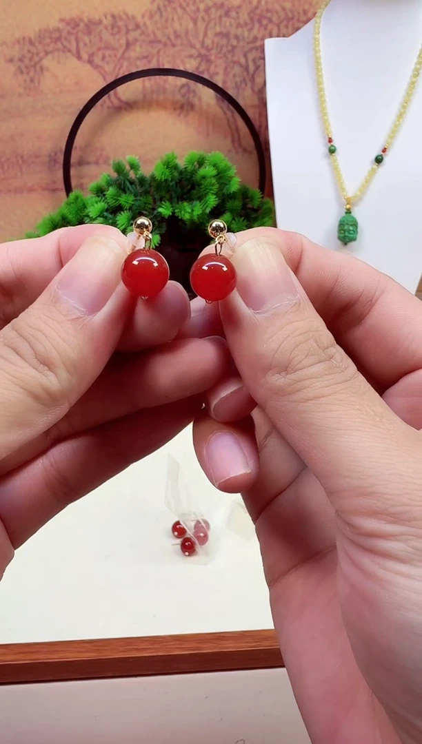 14K金镶嵌南红玛瑙耳饰EEEE