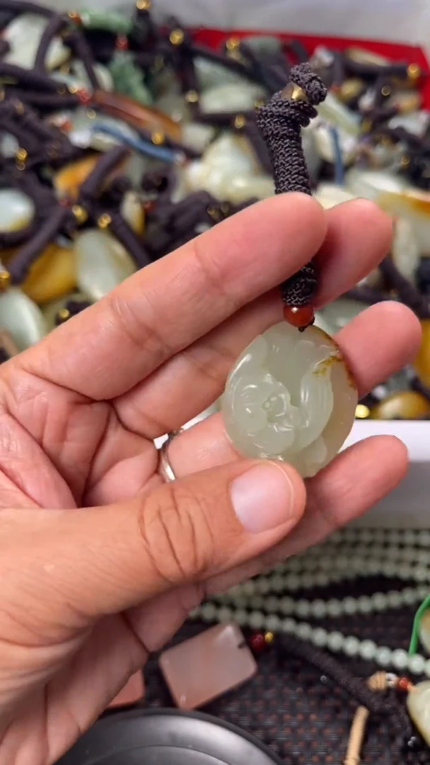 【闪购商品】和田玉颈饰未镶嵌多样性发货没有证书拍一发一有瑕