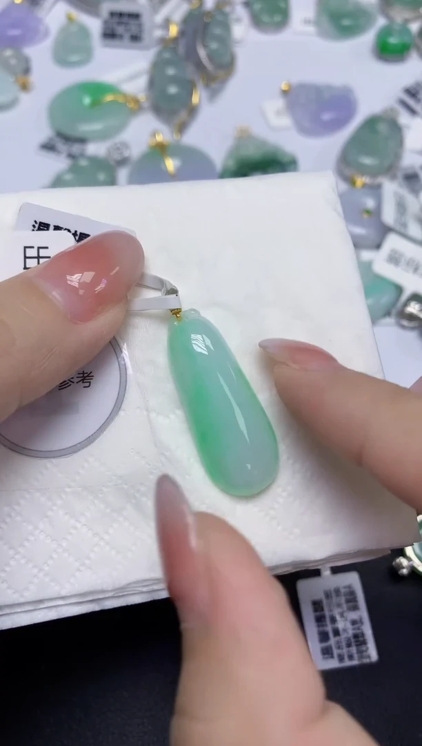 颈饰18K金镶嵌翡翠天然缅甸翡翠A货百元以上9元证书费自理