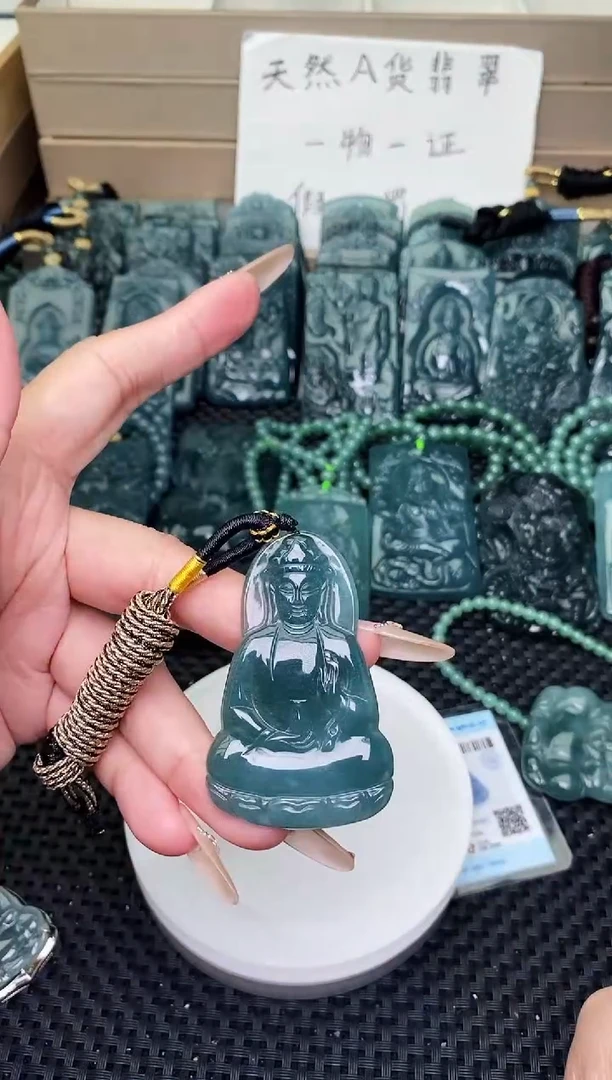 颈饰未镶嵌翡翠