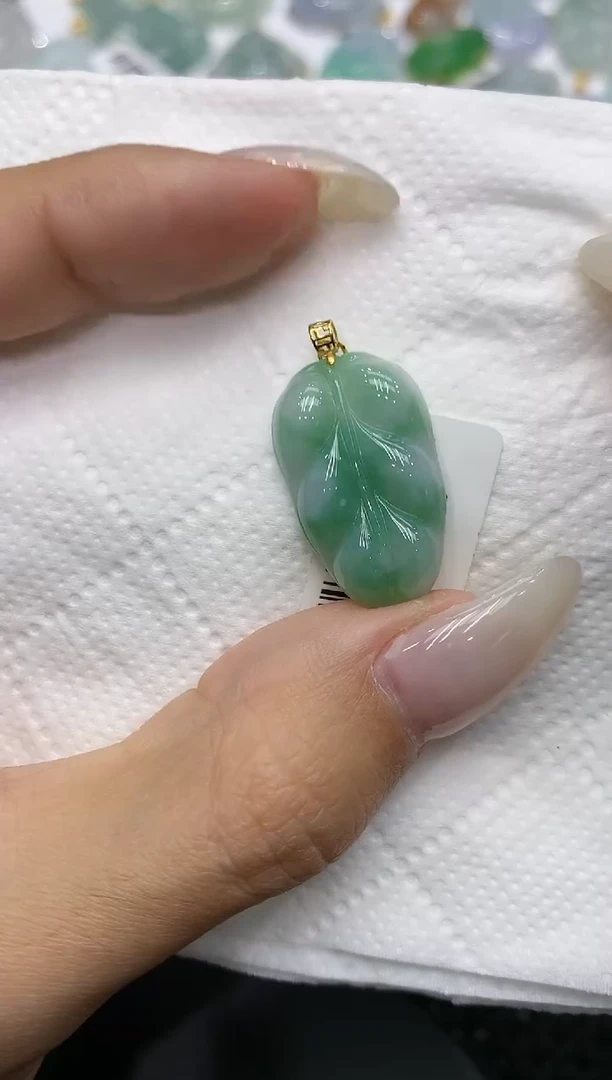 颈饰18K金镶嵌翡翠111111111111