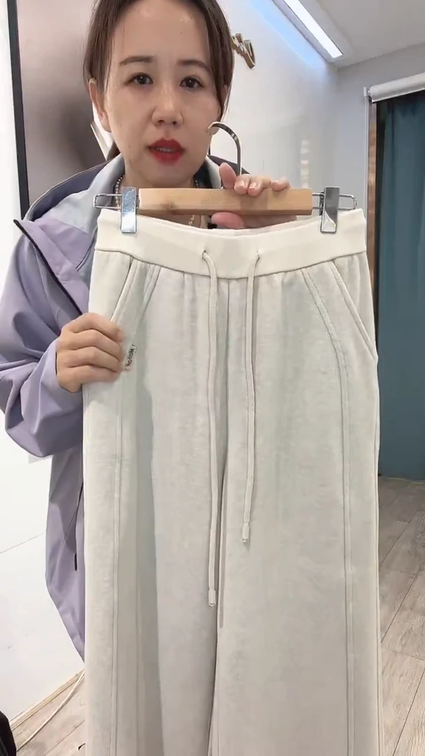 燕麦色   直筒裤子