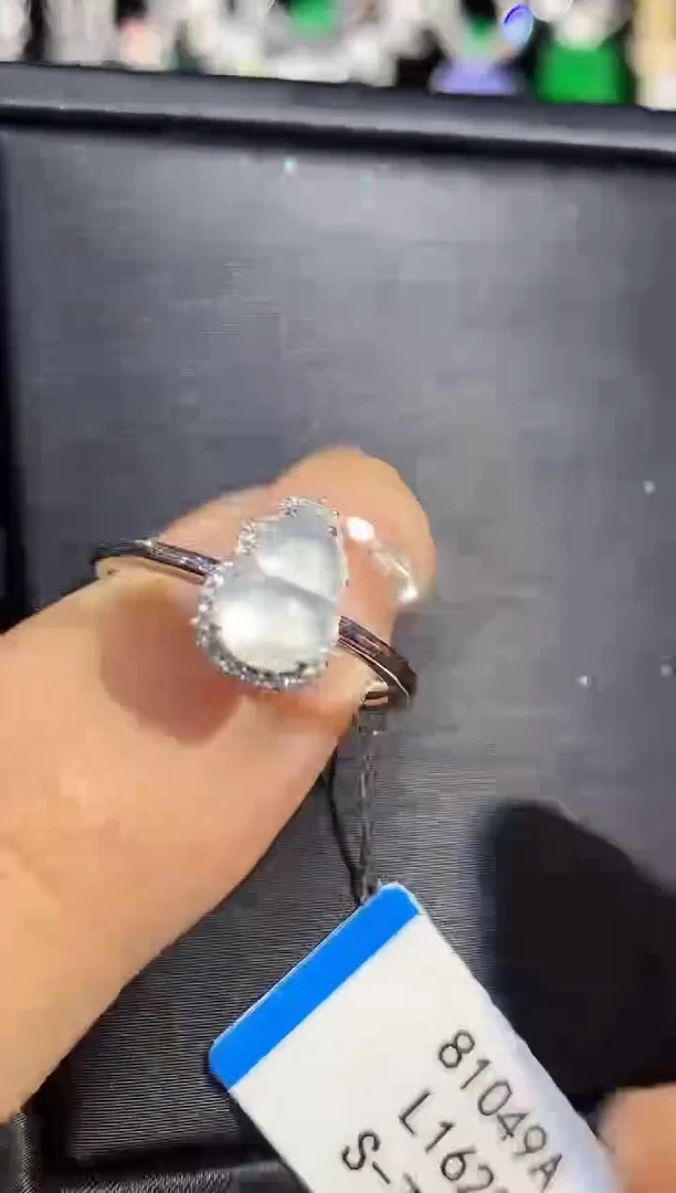 18K金镶嵌戒指翡翠L多样性发其一