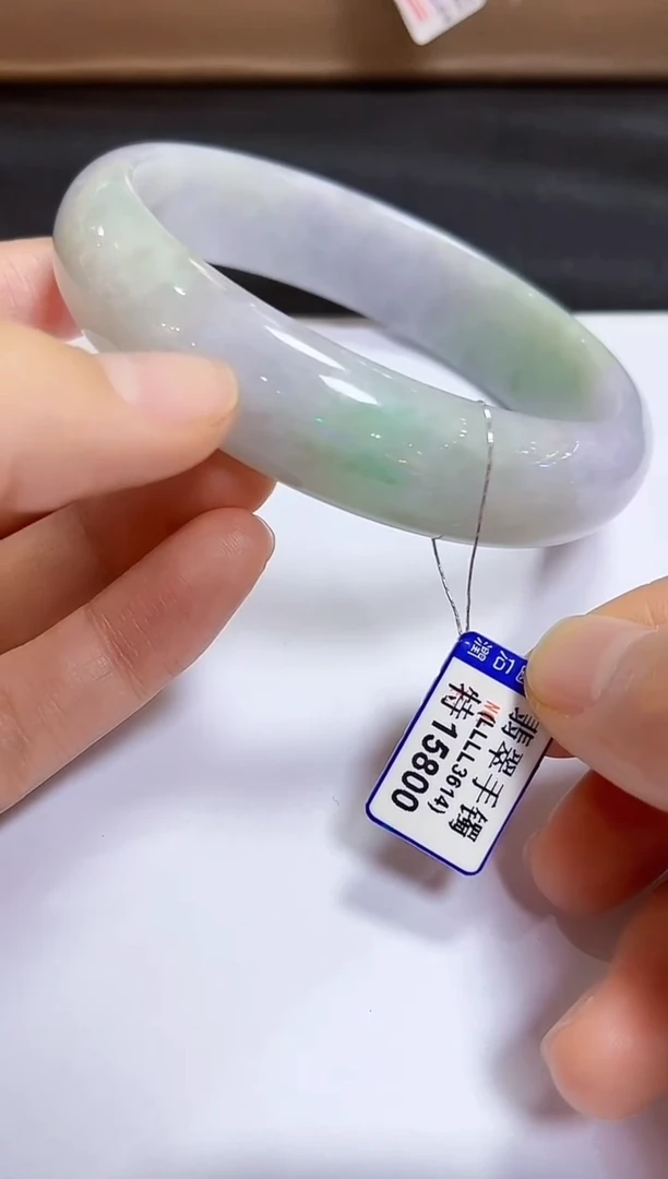 颈饰未镶嵌翡翠手镯70