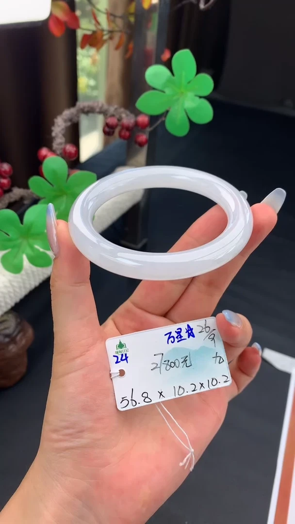未镶嵌手镯翡翠自带#送人#，联系客服核对地址~