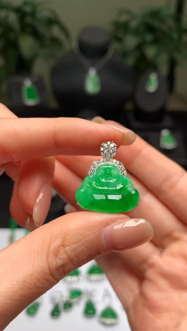 颈饰18K金镶嵌翡翠佛公