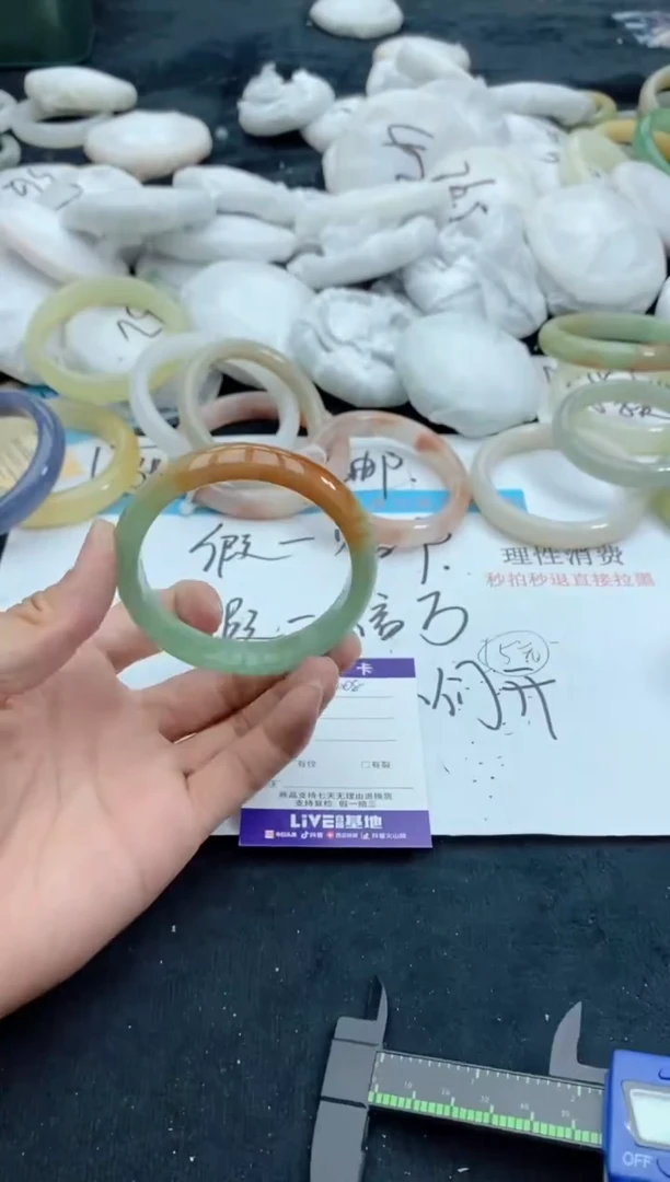 【闪购商品】石英质玉手镯未镶嵌208