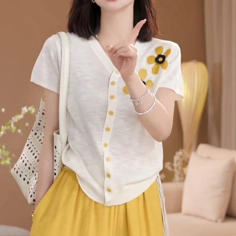 简约减龄上衣2025夏季新款薄款立体提花撞色V领针织短袖