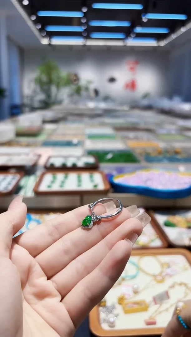 【闪购商品】翡翠戒指银S925镶嵌翡翠葫芦