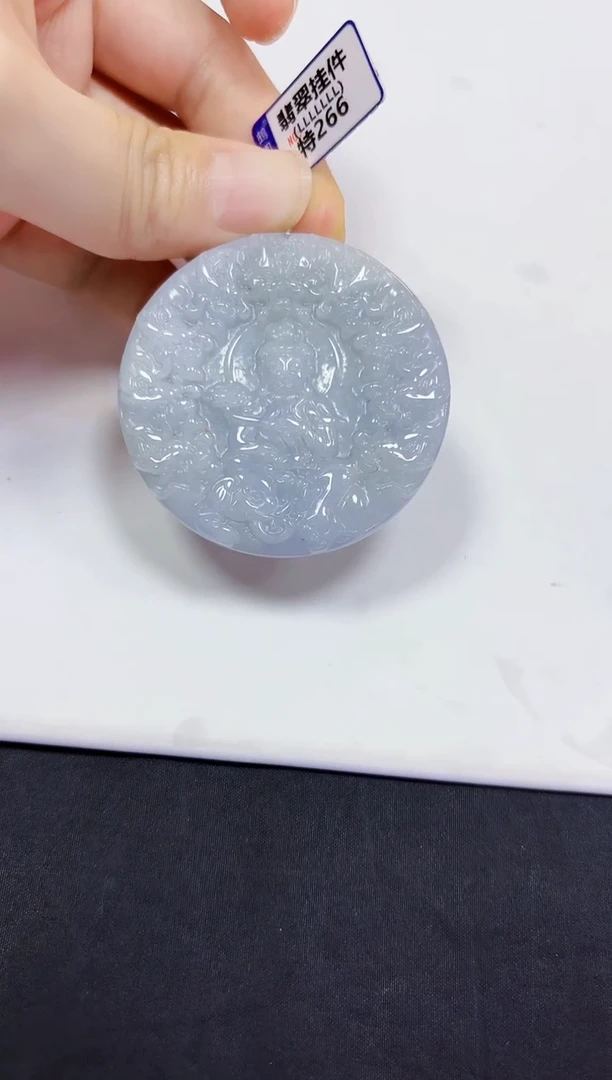 翡翠未镶嵌颈饰观音