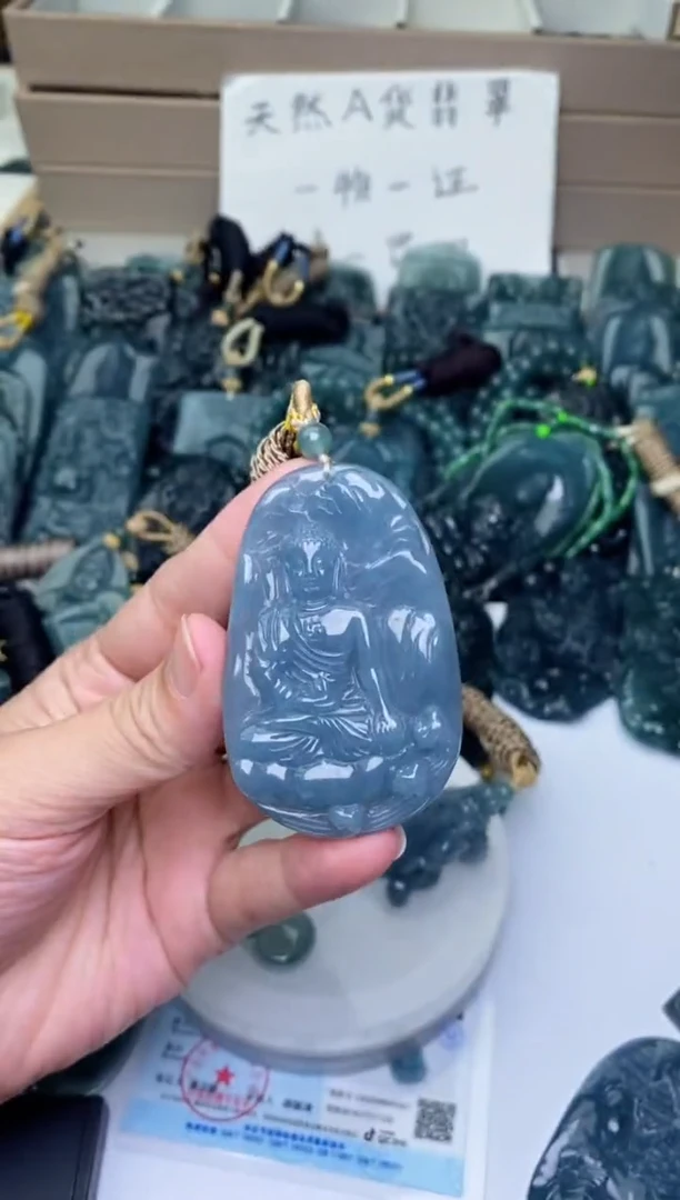 颈饰未镶嵌翡翠