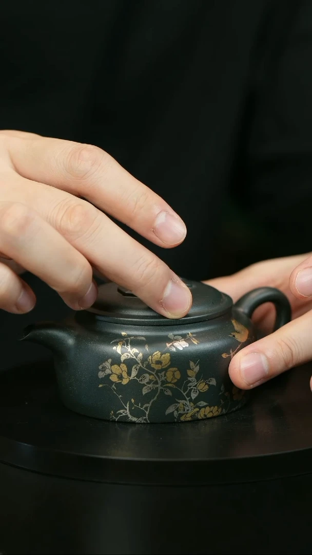 茶壶紫砂H****文H2279余海燕墨绿描银如意