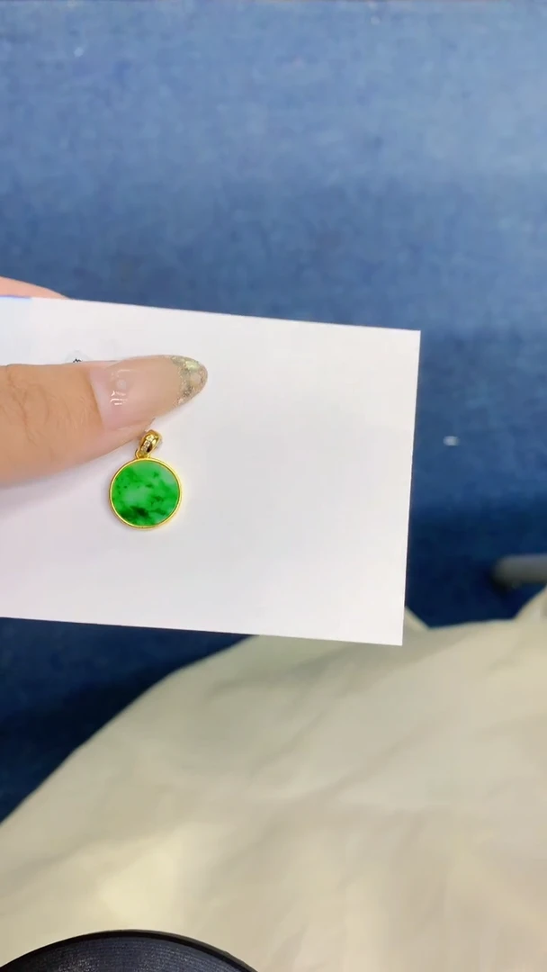 翡翠未镶嵌颈饰           1