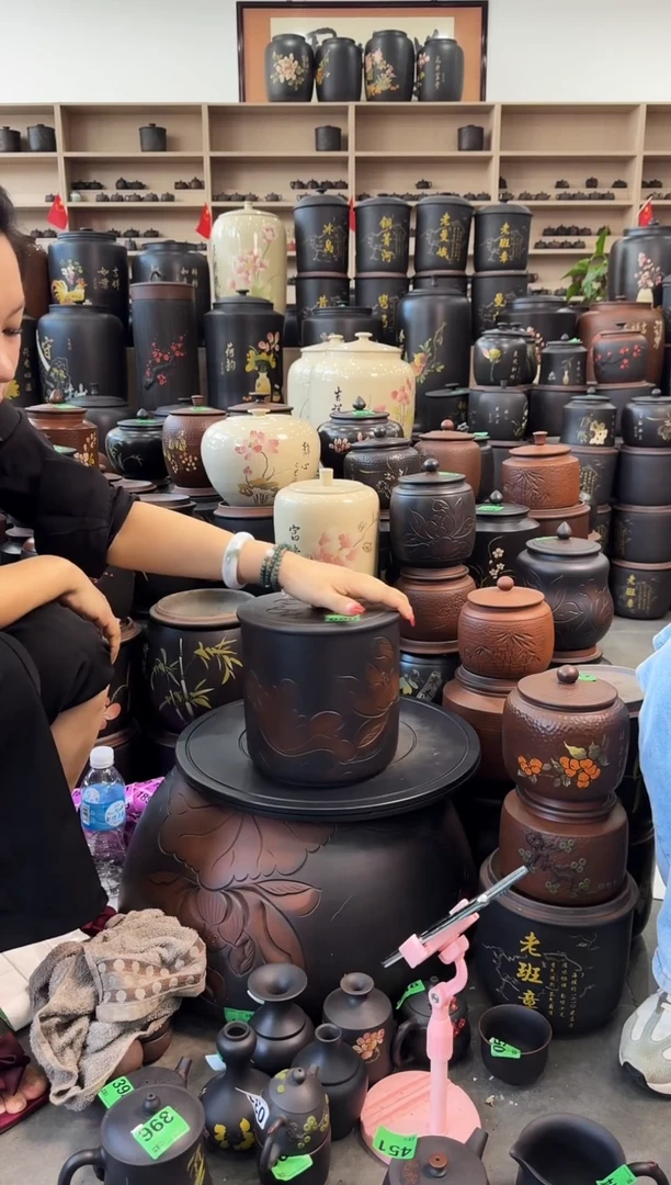 罐瑕疵茶叶罐  荷花小八饼 080