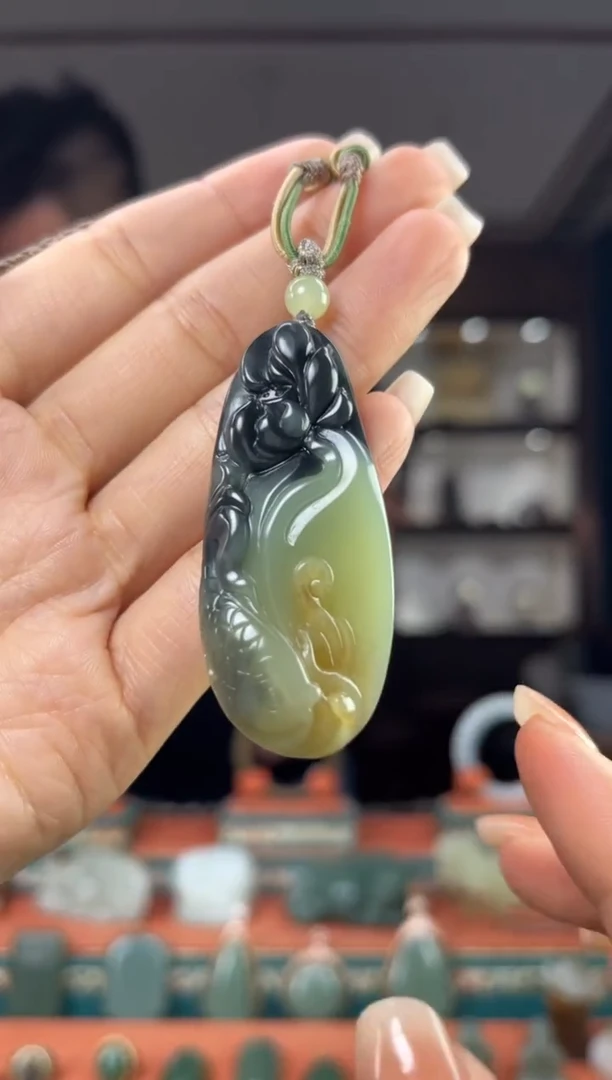 颈饰未镶嵌和田玉佩佩