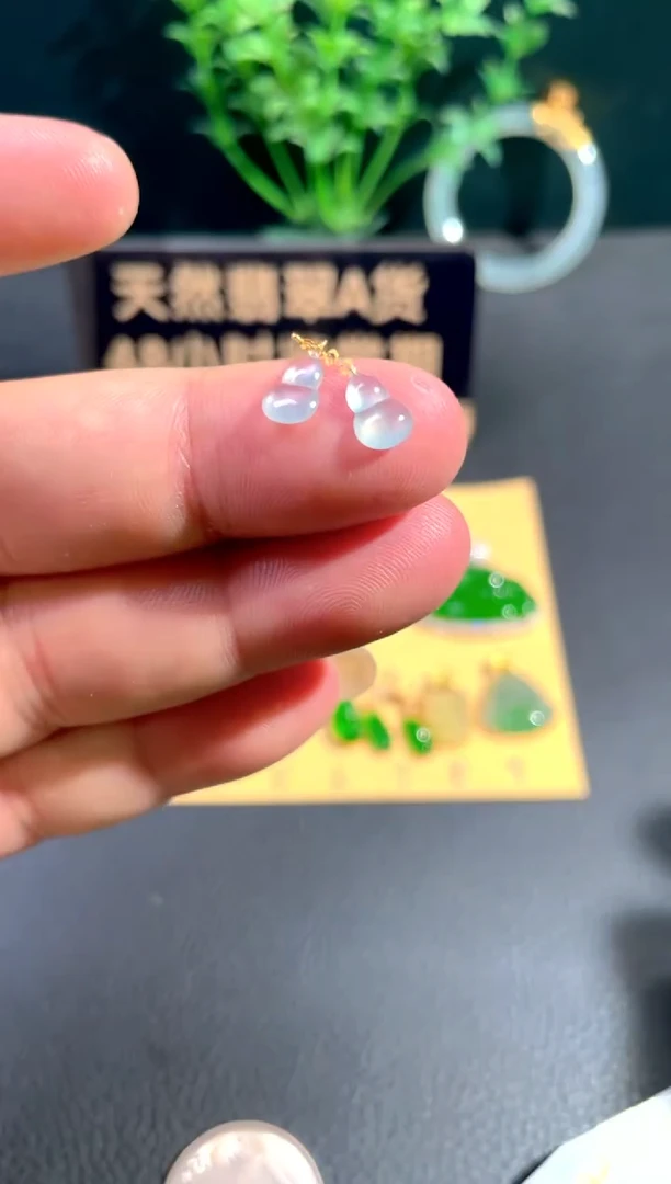 颈饰18K金镶嵌翡翠翡翠