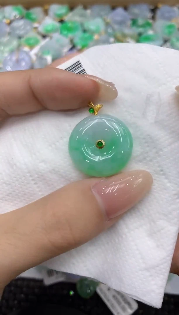 翡翠18K金镶嵌颈饰111111111111