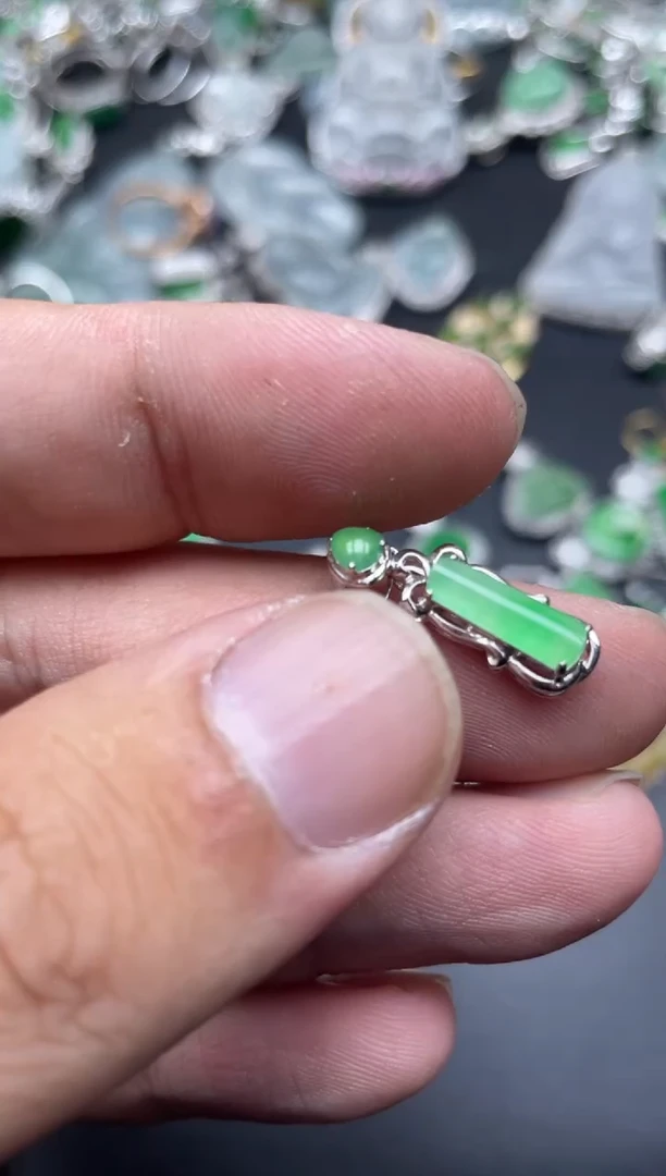 【闪购商品】翡翠颈饰18K金镶嵌foce寄售商品不退不换