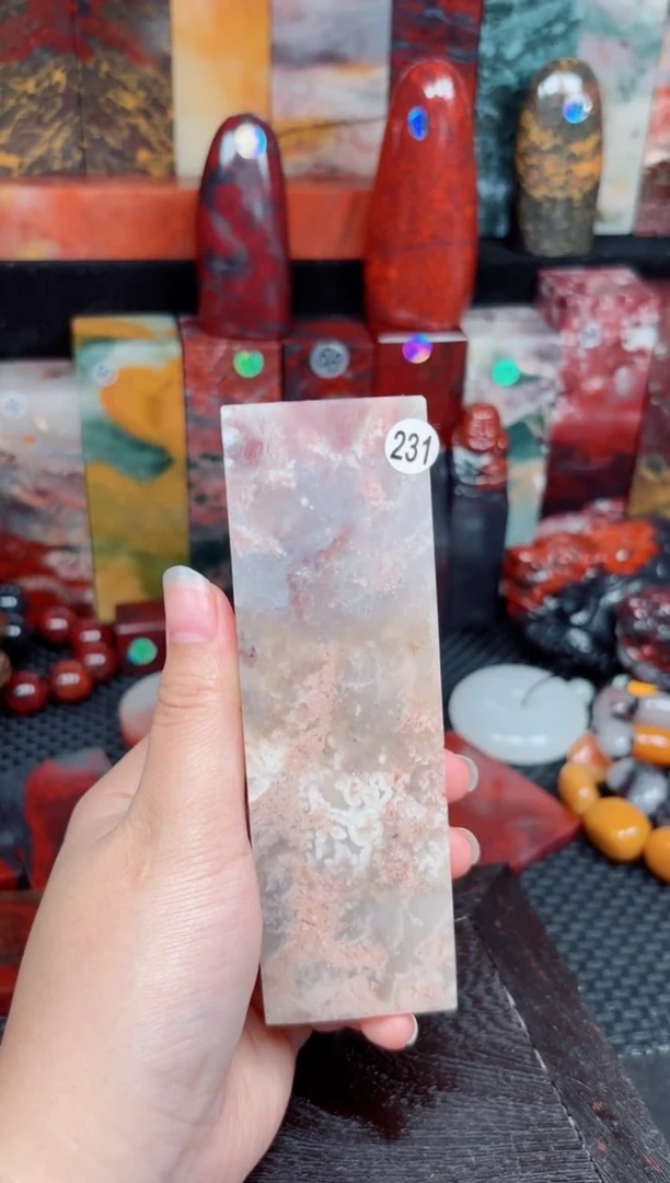 玉桂林鸡血玉印章摆件231