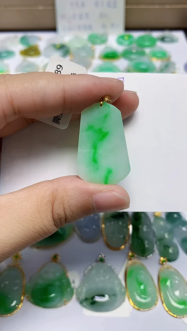 颈饰18K金镶嵌翡翠天然缅甸翡翠A货翡翠百元以上9元证书费自理