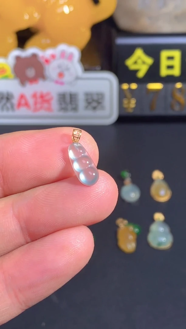 颈饰18K金镶嵌翡翠
