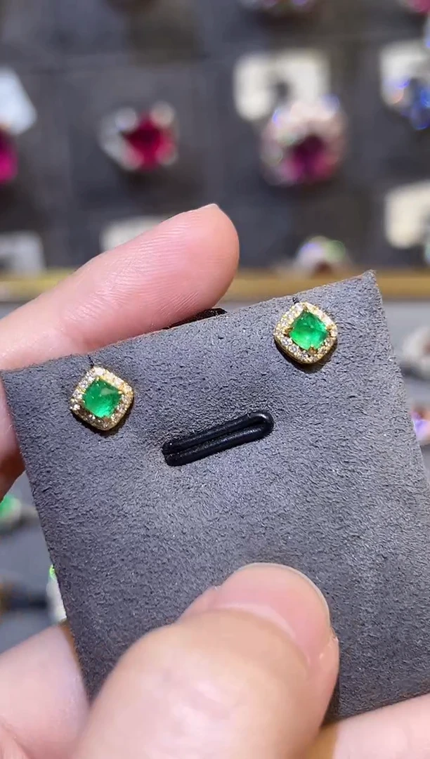 【闪购商品】祖母绿耳钉18K金镶嵌0.55ct