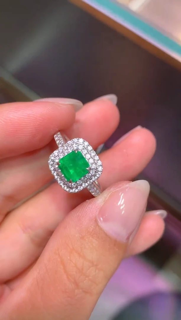 18K金镶嵌戒指祖母绿1.01CT