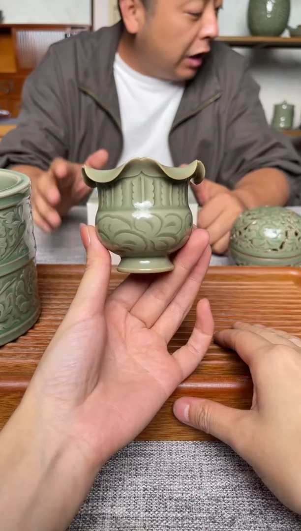 瓷器耀州窑纯手工花口尊