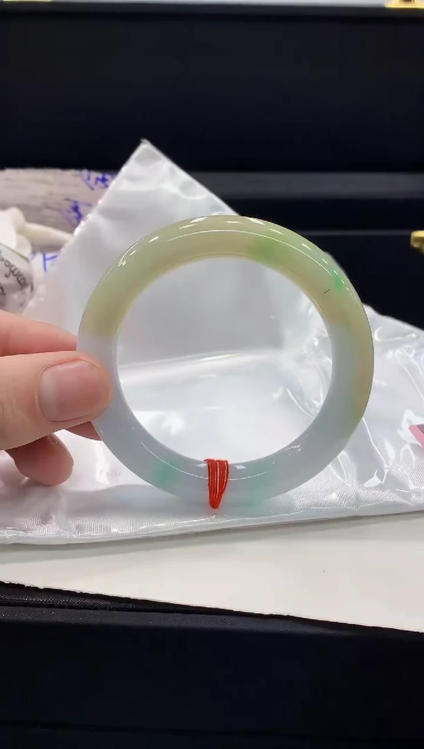 翡翠手镯未镶嵌手镯
